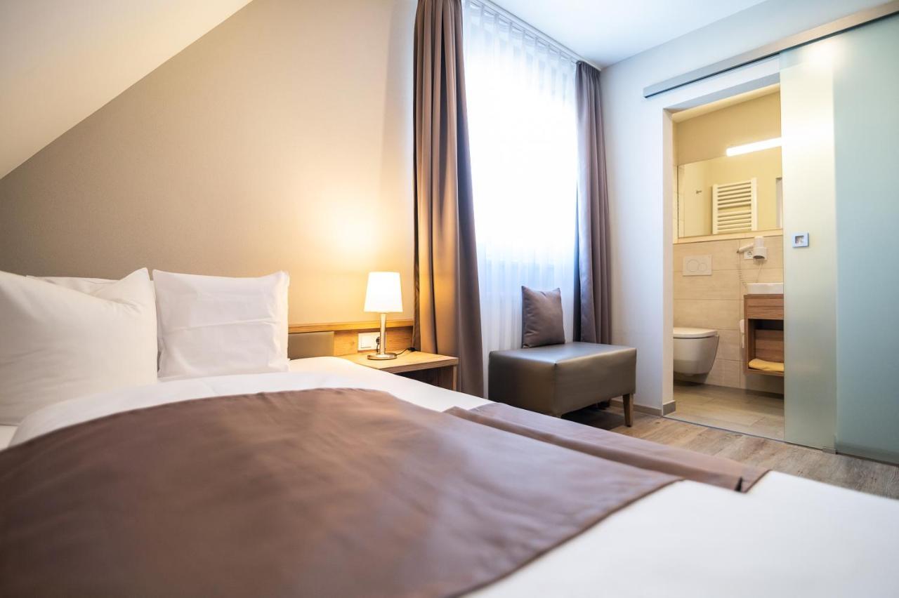 Hotel-Gasthof Neue Post Leutershausen  Extérieur photo