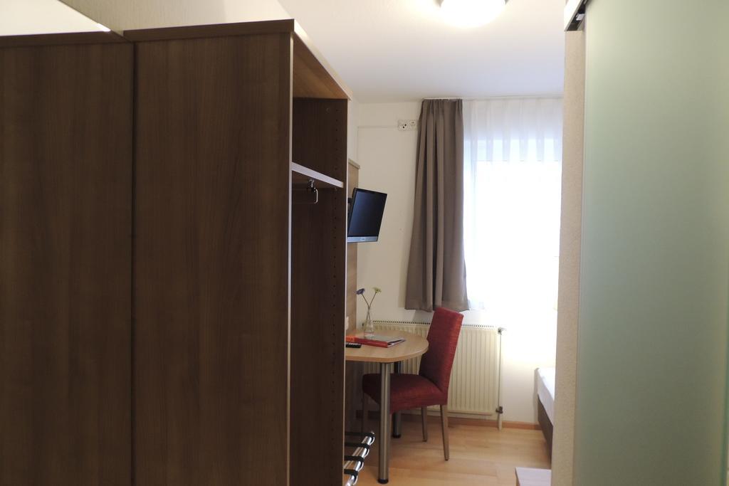 Hotel-Gasthof Neue Post Leutershausen  Chambre photo
