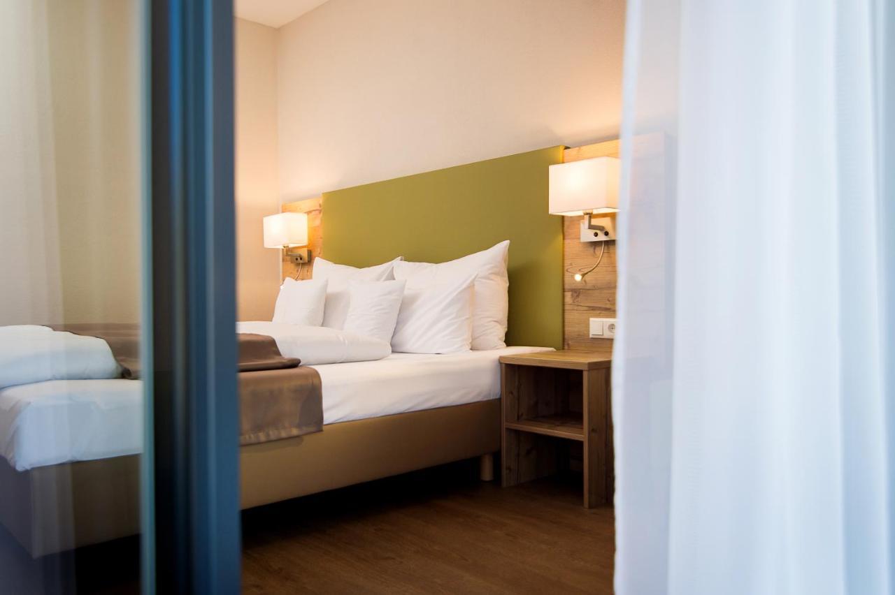 Hotel-Gasthof Neue Post Leutershausen  Extérieur photo